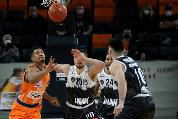 瞬间都离不 瞬间都离不