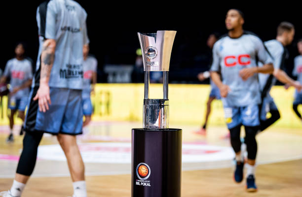 队在锋线轮 队在锋线轮